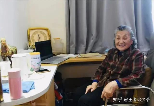 西安90岁奶奶非要酒店养老，称比租房雇保姆便宜，比养老院自在